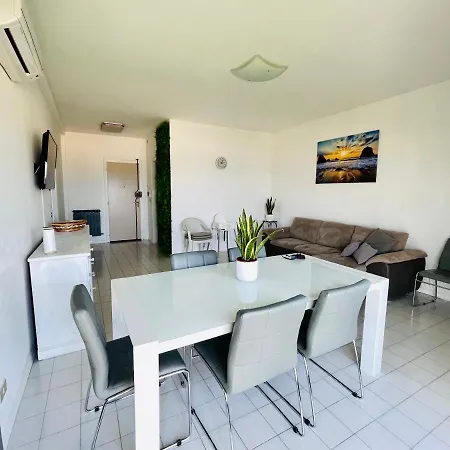 Apartment Al Mare Apartament Fano