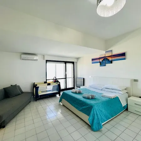 Al Mare Apartament ファーノ